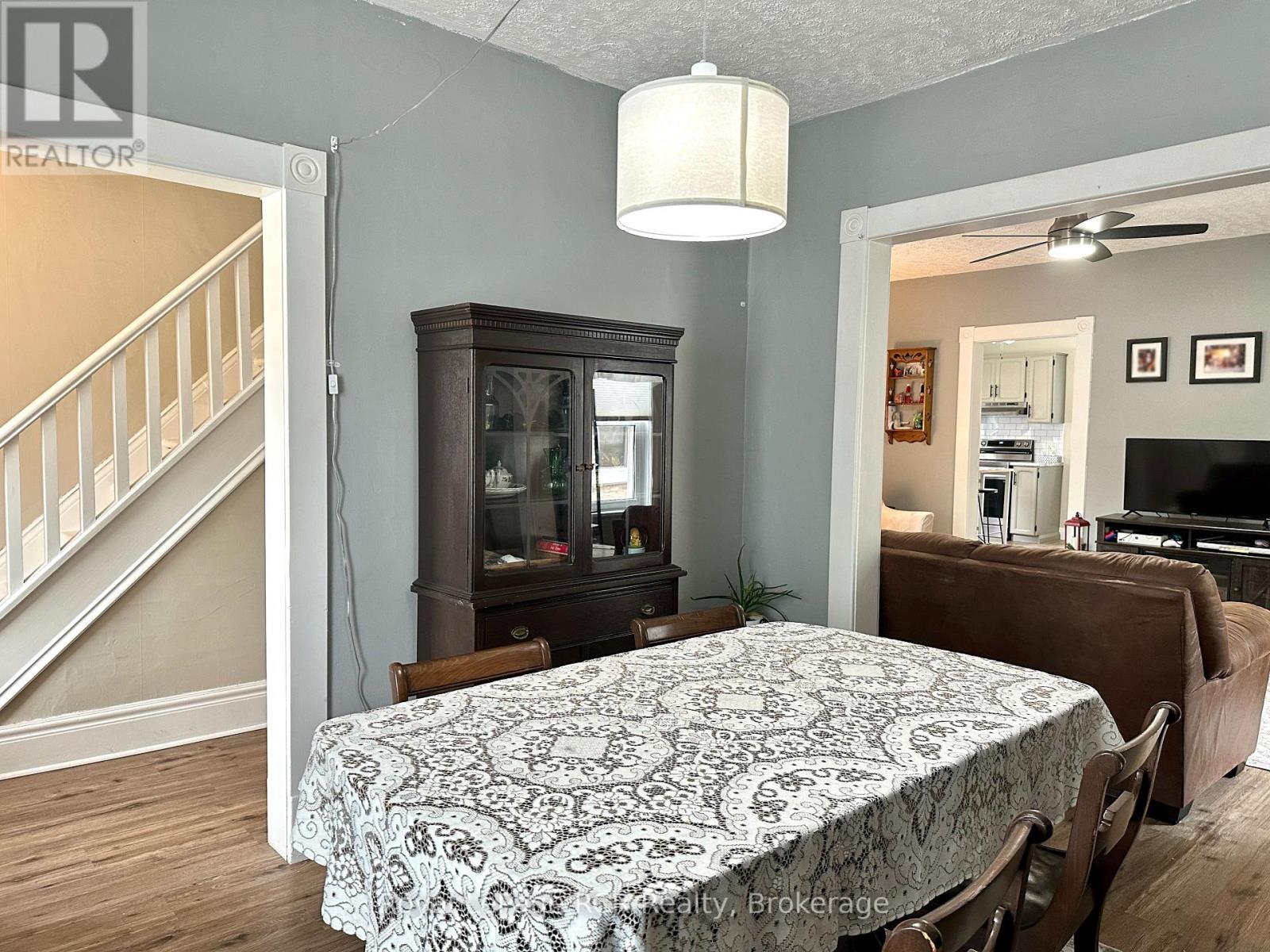 510 12th Street, Hanover, Ontario  N4N 1V9 - Photo 13 - X12955096