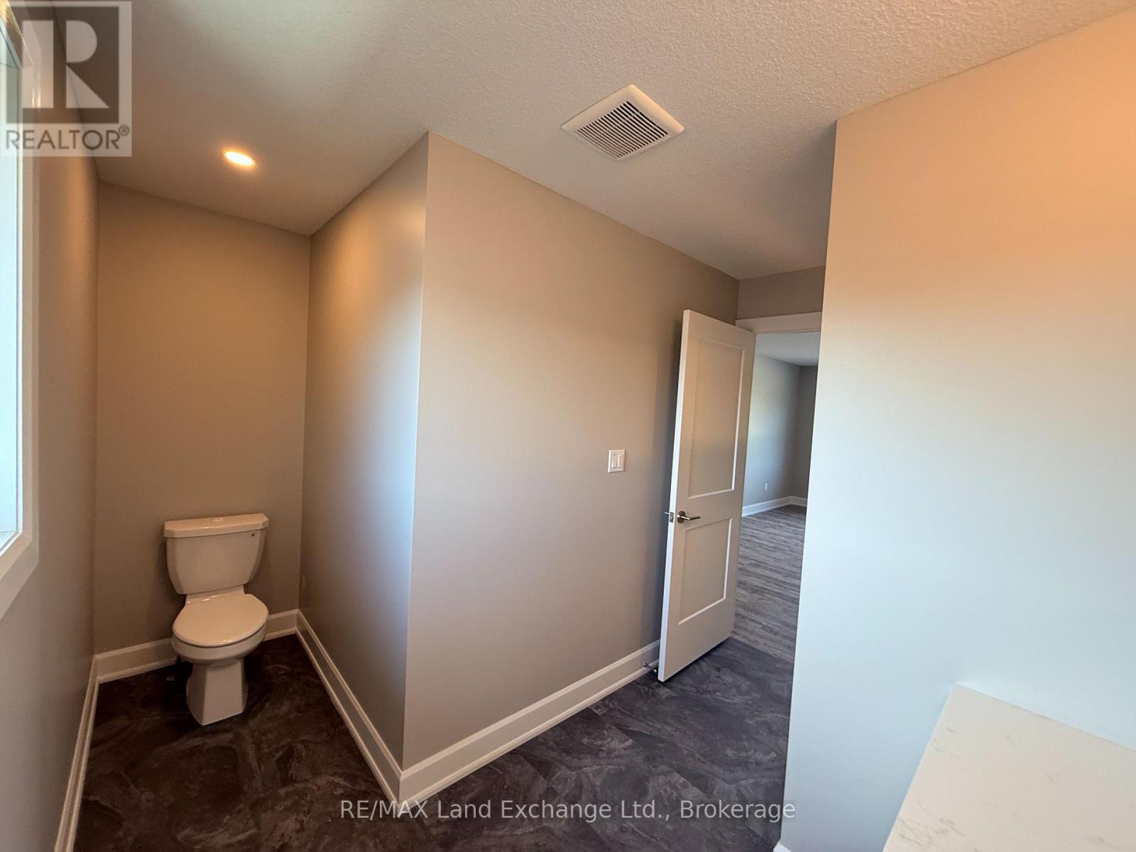 Unit 2 - 8 Golf Links Road, Kincardine, Ontario  N2Z 0G1 - Photo 16 - X12955104