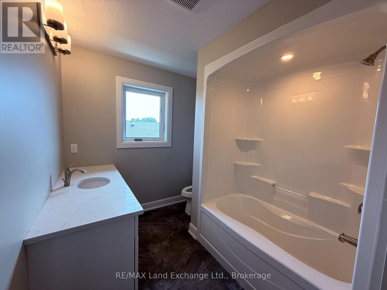 Unit 2 - 8 Golf Links Road, Kincardine, Ontario  N2Z 0G1 - Photo 17 - X12955104