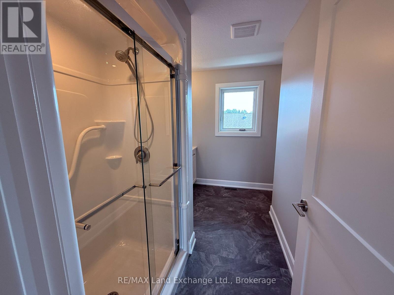 Unit 2 - 8 Golf Links Road, Kincardine, Ontario  N2Z 0G1 - Photo 19 - X12955104