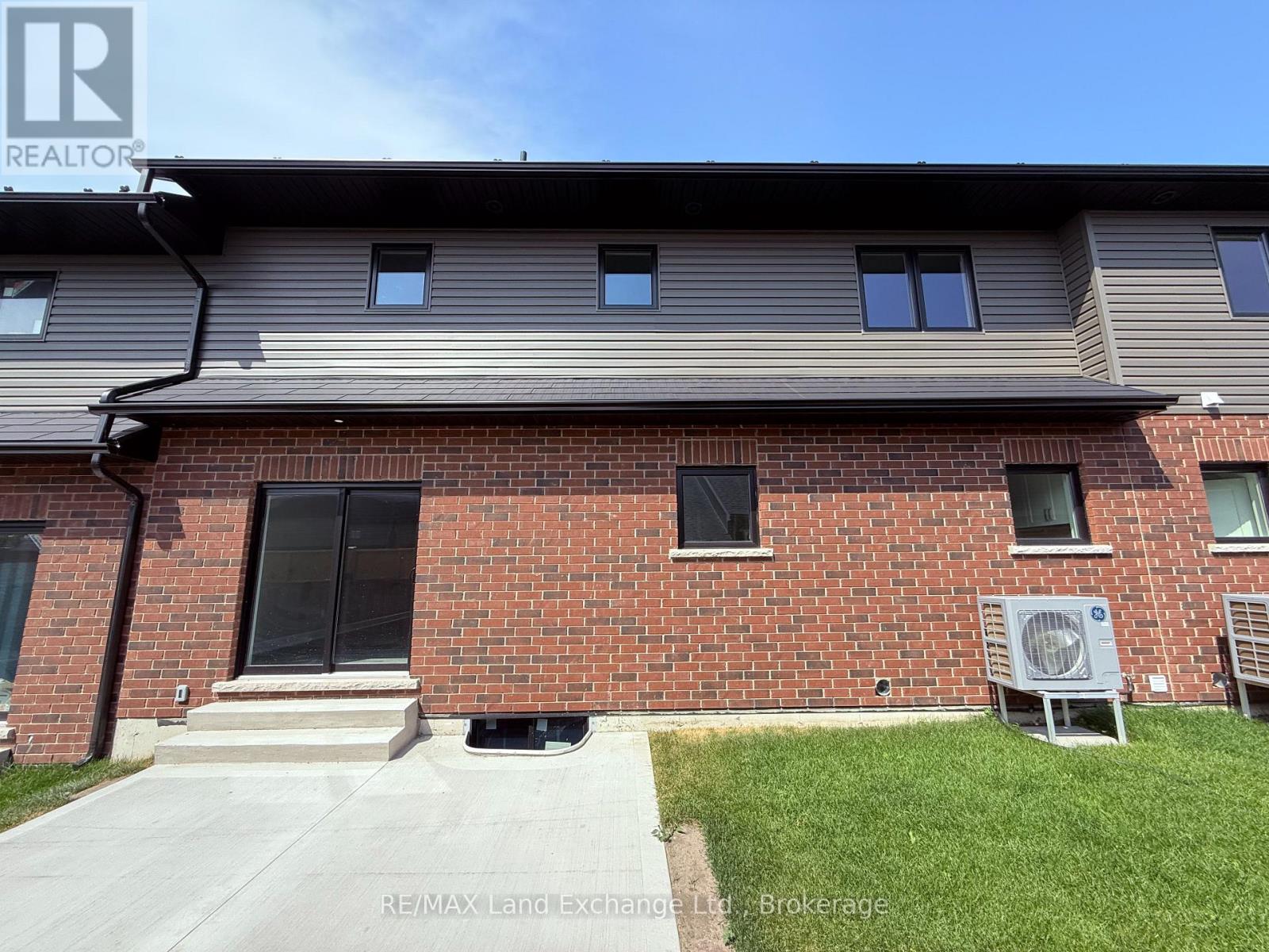 Unit 2 - 8 Golf Links Road, Kincardine, Ontario  N2Z 0G1 - Photo 2 - X12955104