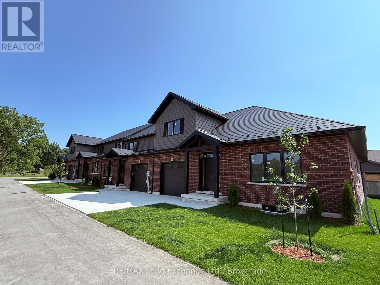 Unit 2 - 8 Golf Links Road, Kincardine, Ontario  N2Z 0G1 - Photo 25 - X12955104