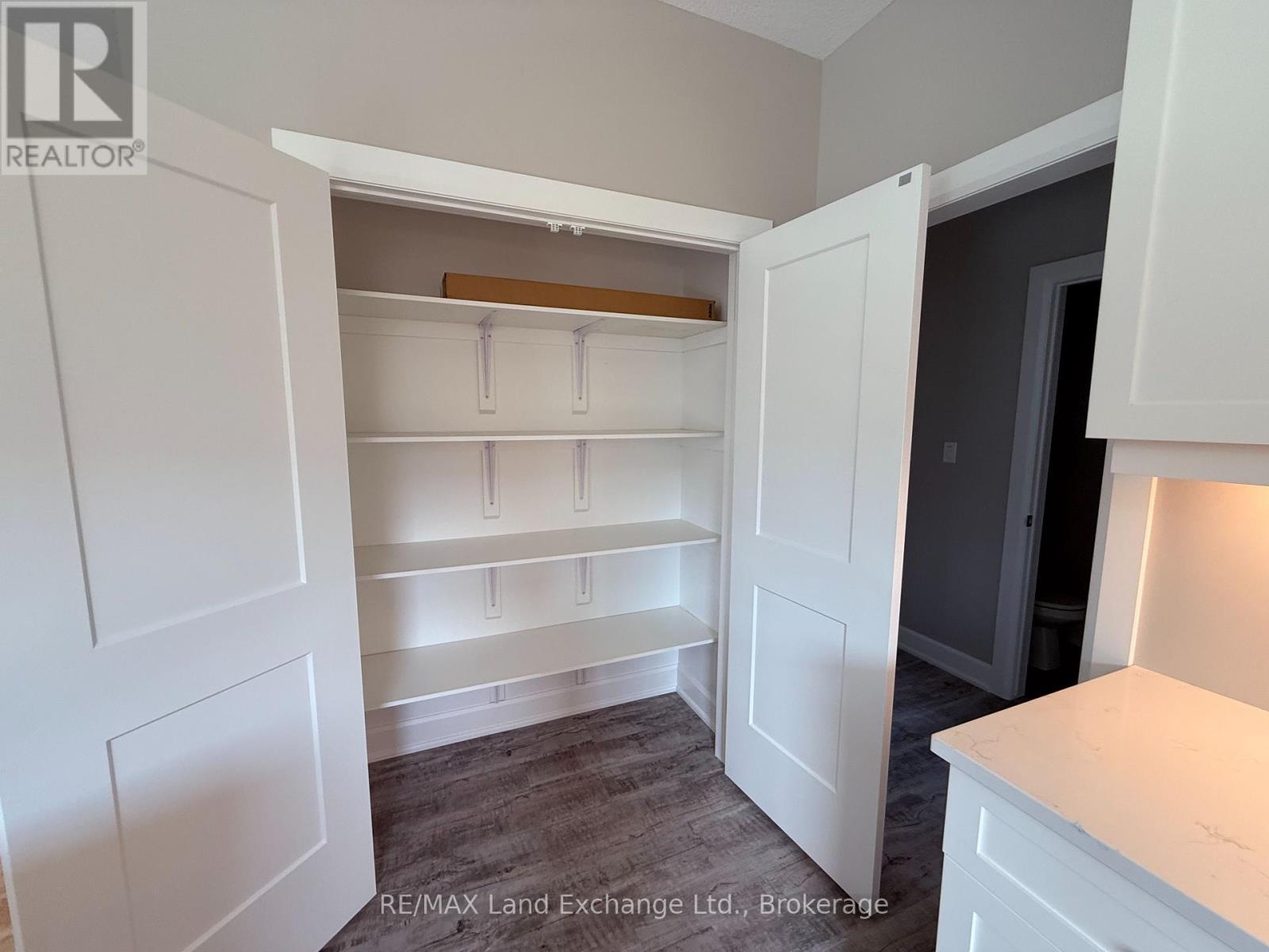 Unit 2 - 8 Golf Links Road, Kincardine, Ontario  N2Z 0G1 - Photo 9 - X12955104