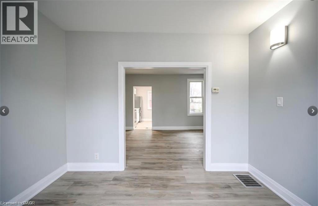 1024 Cannon Street E, Hamilton, Ontario  L8L 2H6 - Photo 3 - 40817543