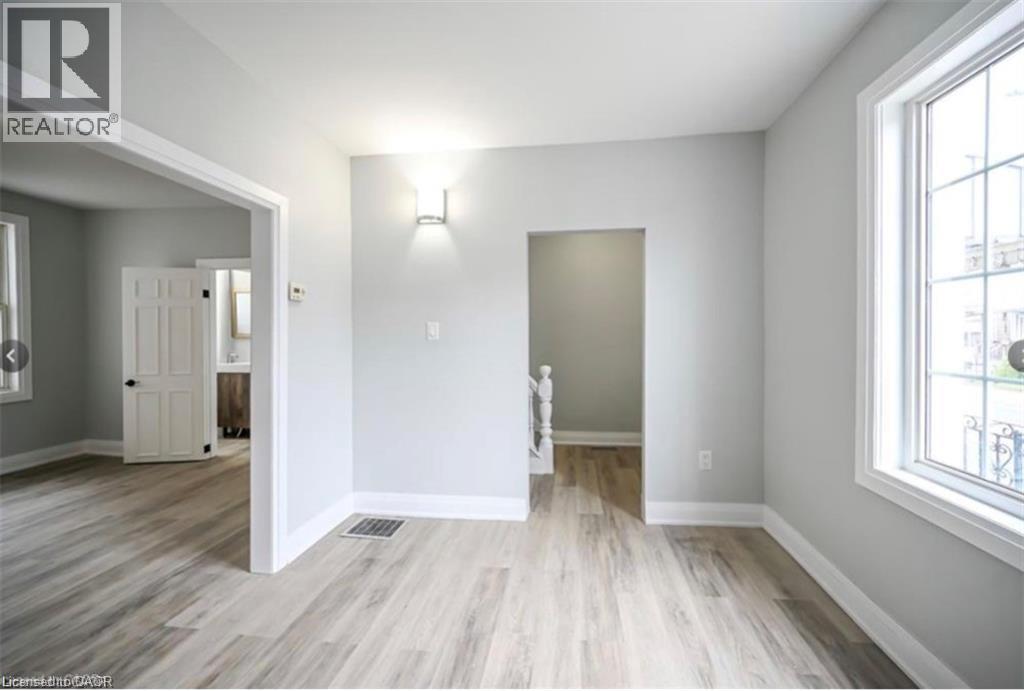 1024 Cannon Street E, Hamilton, Ontario  L8L 2H6 - Photo 4 - 40817543