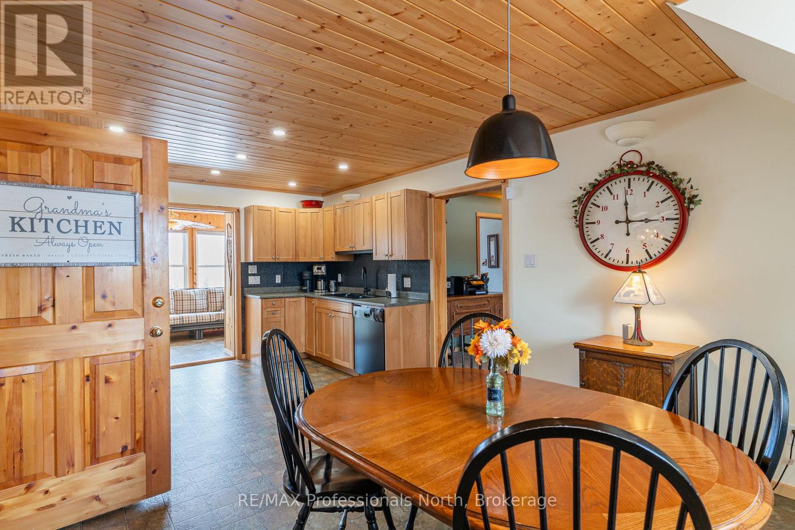 1141 Kennisis Lake Road, Dysart Et Al, Ontario  K0M 1S0 - Photo 32 - X12955190