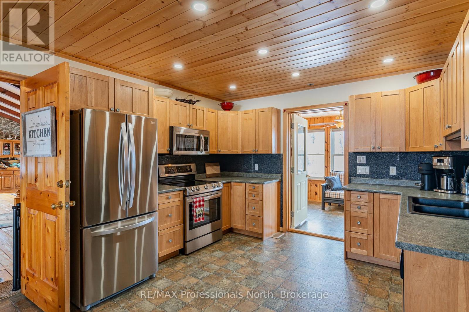 1141 Kennisis Lake Road, Dysart Et Al, Ontario  K0M 1S0 - Photo 34 - X12955190