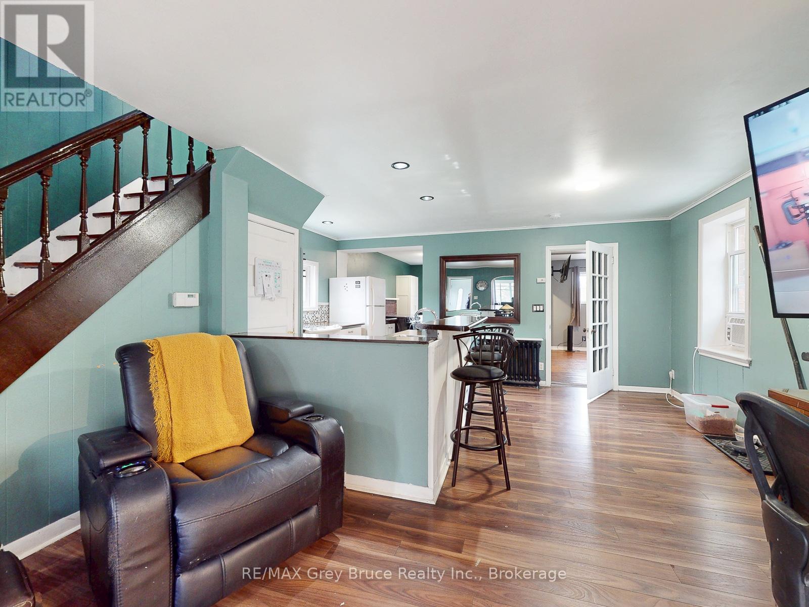 561 17th Street W, Owen Sound, Ontario  N4K 4B6 - Photo 8 - X12955440