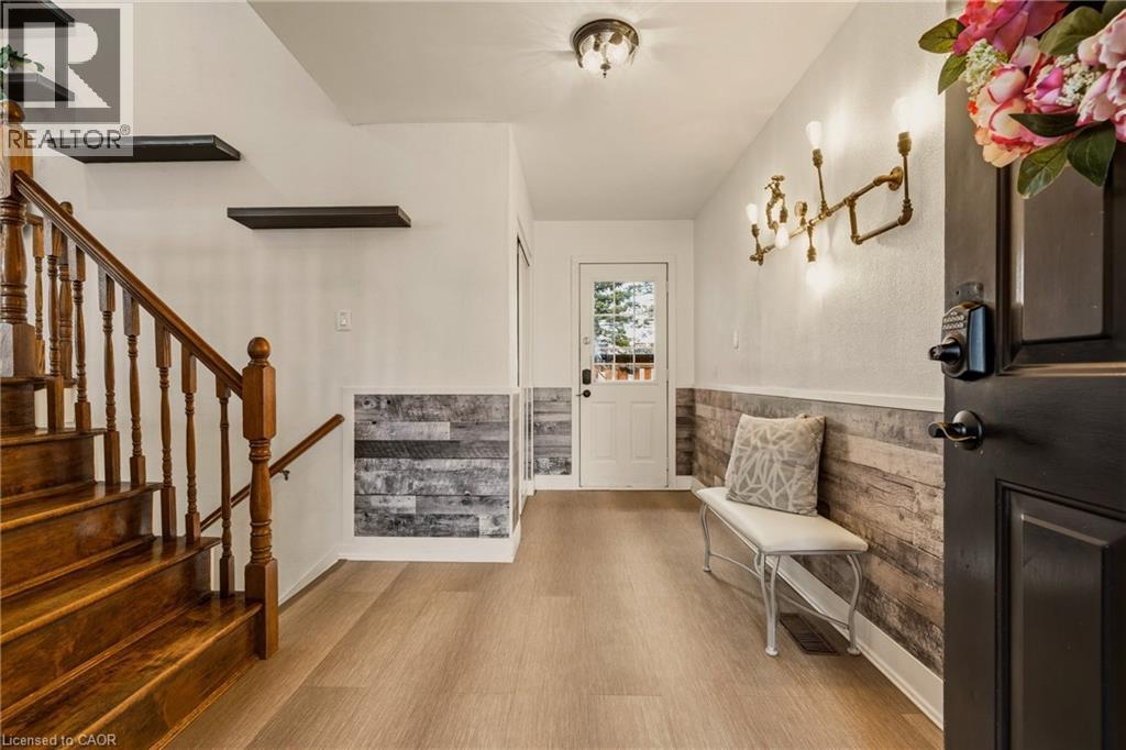 21 Milverton Close, Waterdown, Ontario  L8B 0B1 - Photo 3 - 40813217