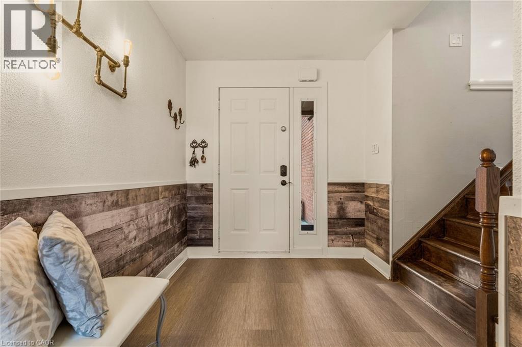 21 Milverton Close, Waterdown, Ontario  L8B 0B1 - Photo 4 - 40813217