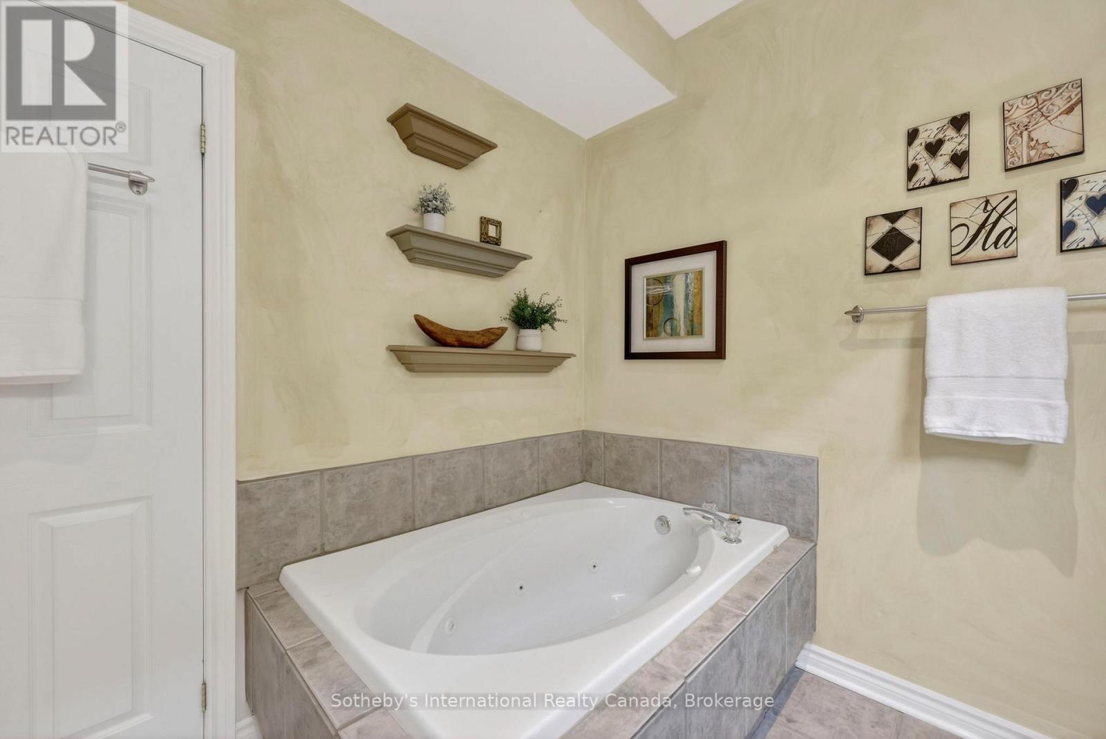 10 - 110 Kellie's Way, Blue Mountains, Ontario  L9Y 0L6 - Photo 29 - X12955934