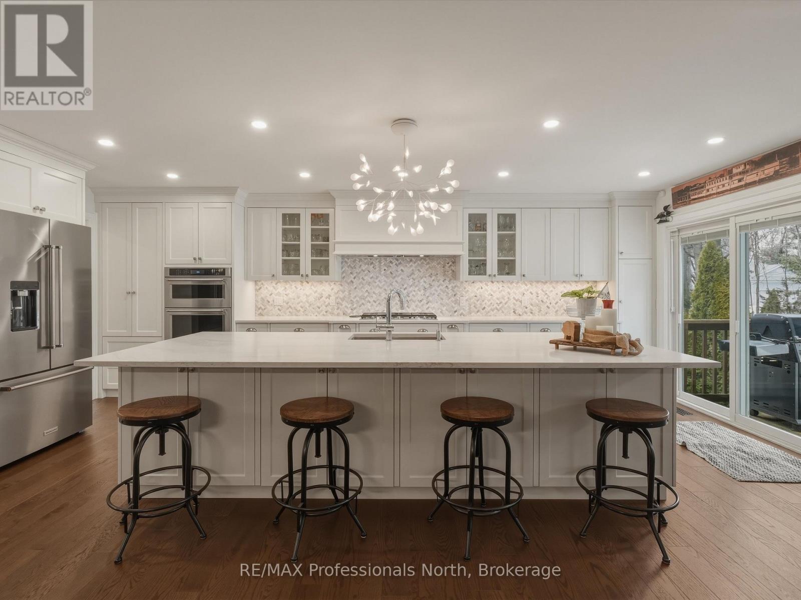 8 Woods Hollow, Gravenhurst, Ontario  P1P 1Y7 - Photo 12 - X12956154