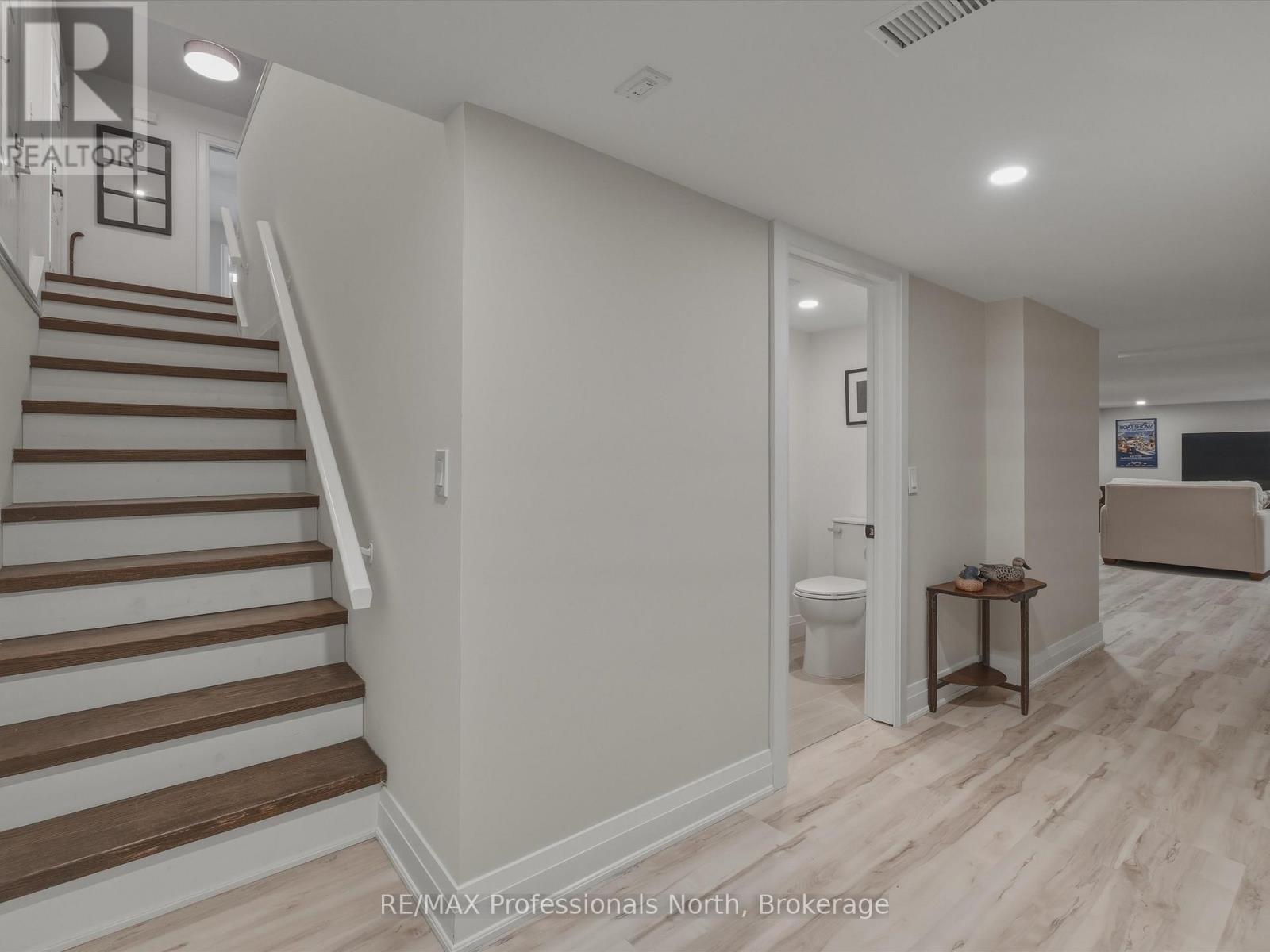 8 Woods Hollow, Gravenhurst, Ontario  P1P 1Y7 - Photo 24 - X12956154