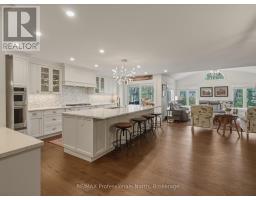 8 WOODS HOLLOW, Gravenhurst, Ontario