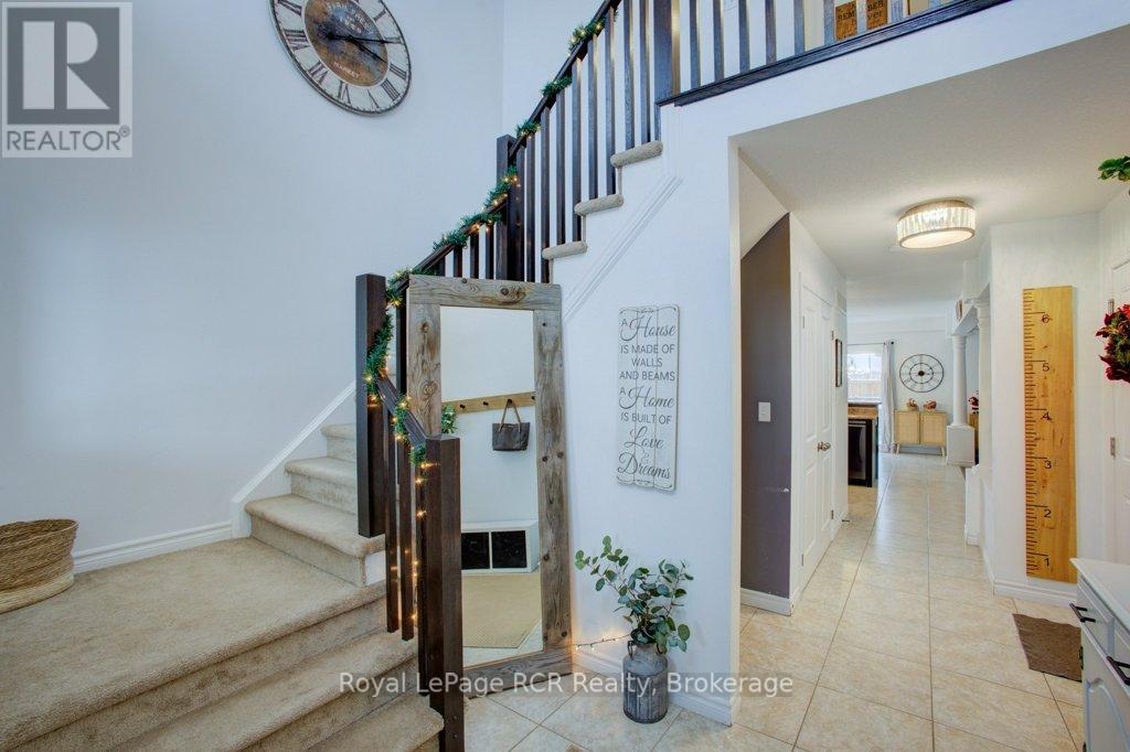 11 Green Street, Mapleton, Ontario  N0G 1P0 - Photo 10 - X12956332