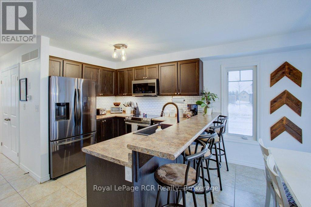 11 Green Street, Mapleton, Ontario  N0G 1P0 - Photo 18 - X12956332