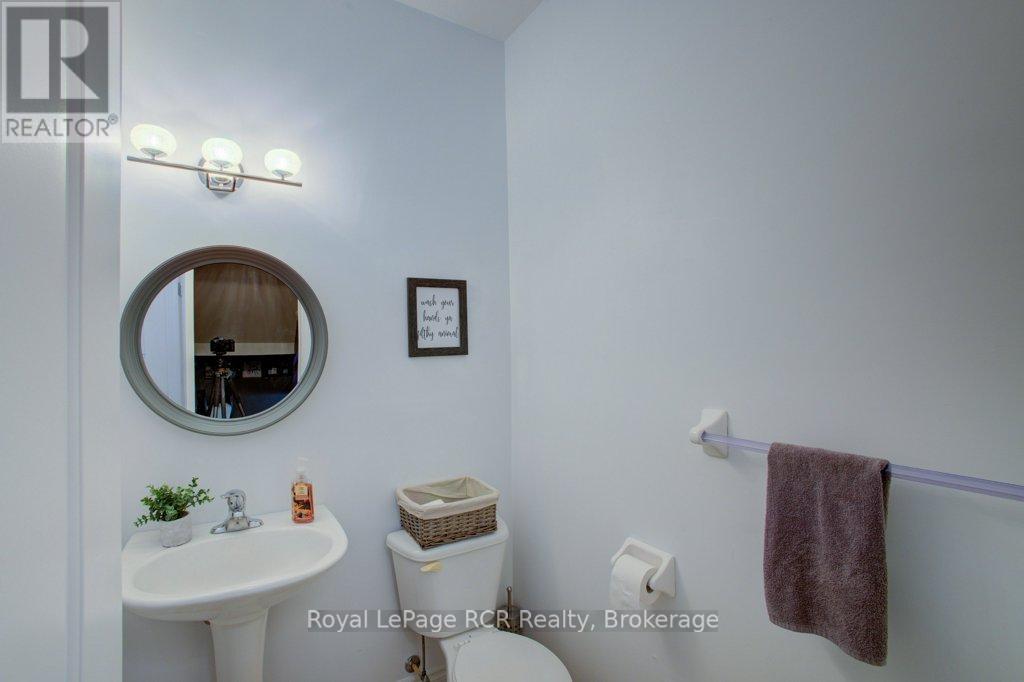 11 Green Street, Mapleton, Ontario  N0G 1P0 - Photo 25 - X12956332