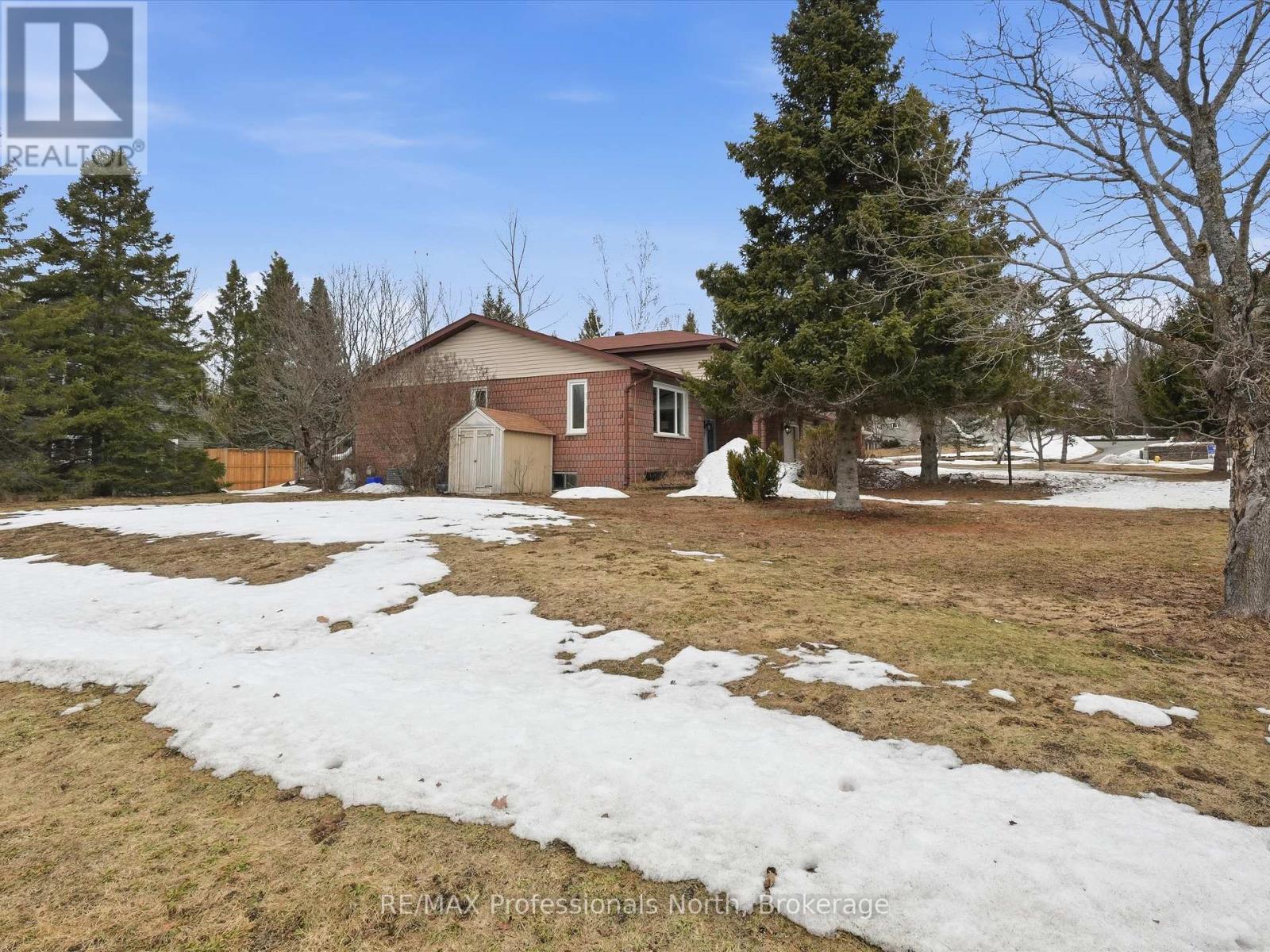 1 Glendale Road, Bracebridge, Ontario  P1L 1B3 - Photo 3 - X12956360