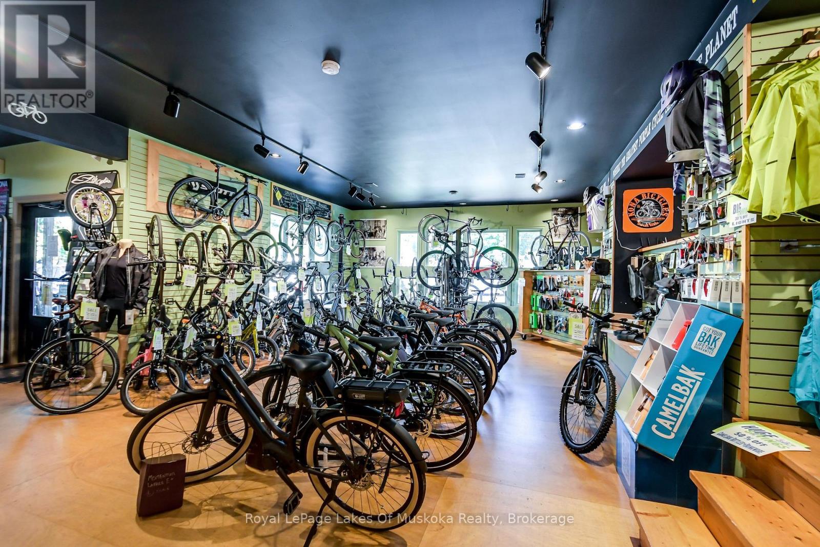 230 Ecclestone Drive, Bracebridge, Ontario  P1L 1G4 - Photo 12 - X12956734