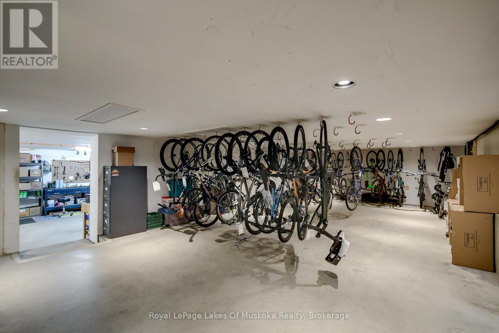 230 Ecclestone Drive, Bracebridge, Ontario  P1L 1G4 - Photo 16 - X12956734