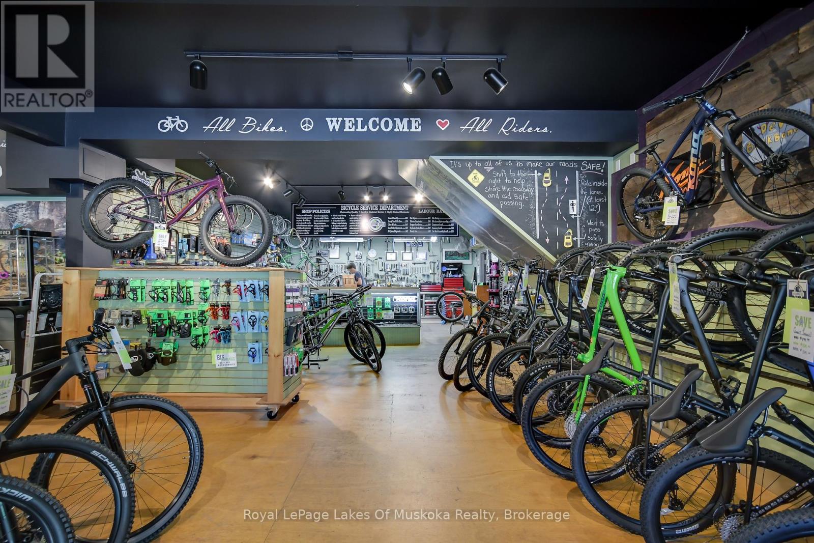 230 Ecclestone Drive, Bracebridge, Ontario  P1L 1G4 - Photo 4 - X12956734