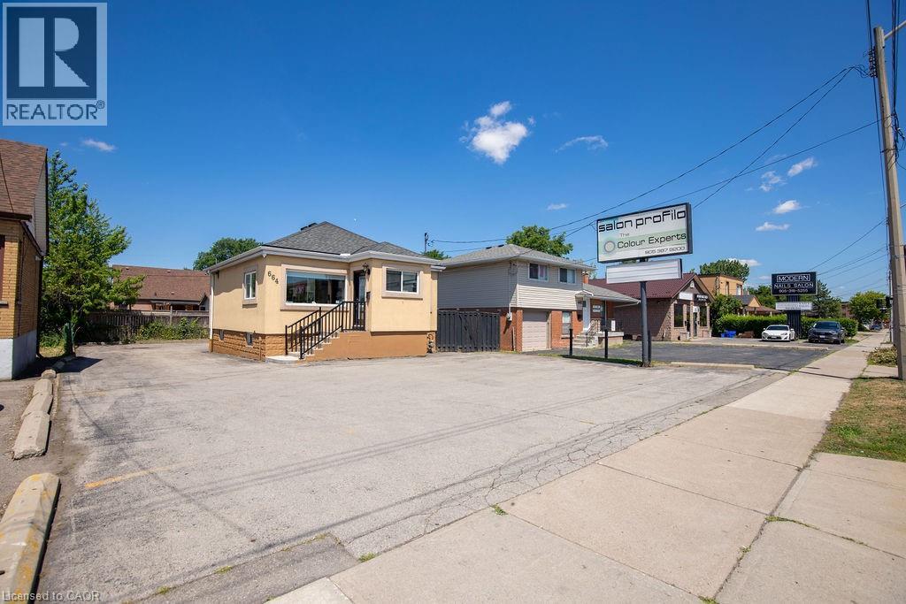 664 UPPER JAMES Street, Hamilton, Ontario