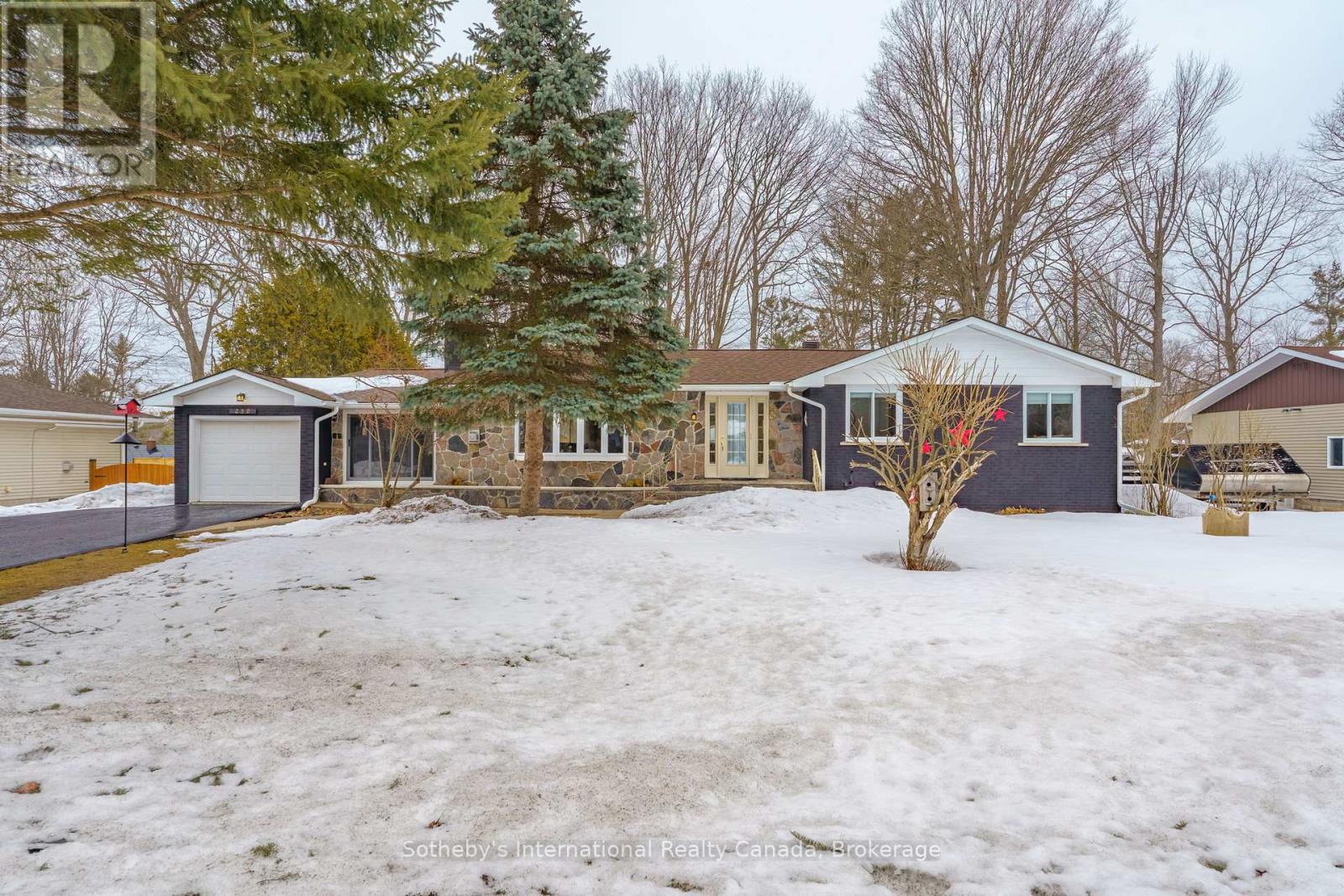 230 Alexander Street, Gravenhurst, Ontario  P1P 1A6 - Photo 2 - X12956778