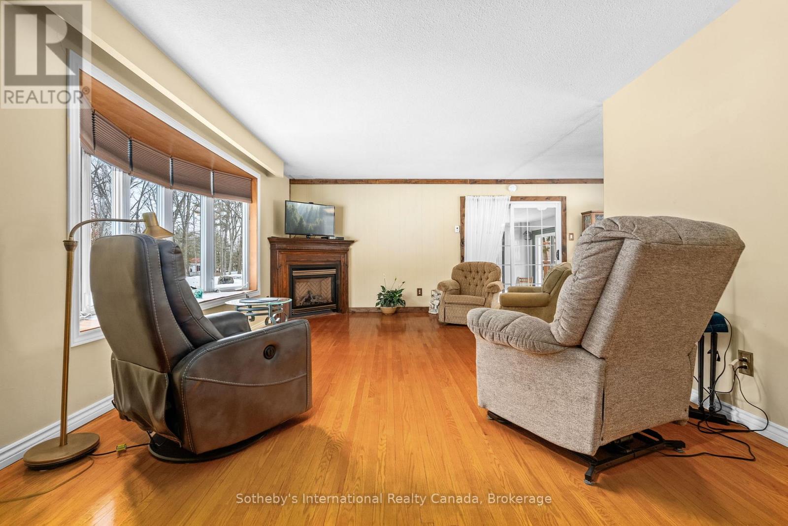 230 Alexander Street, Gravenhurst, Ontario  P1P 1A6 - Photo 8 - X12956778