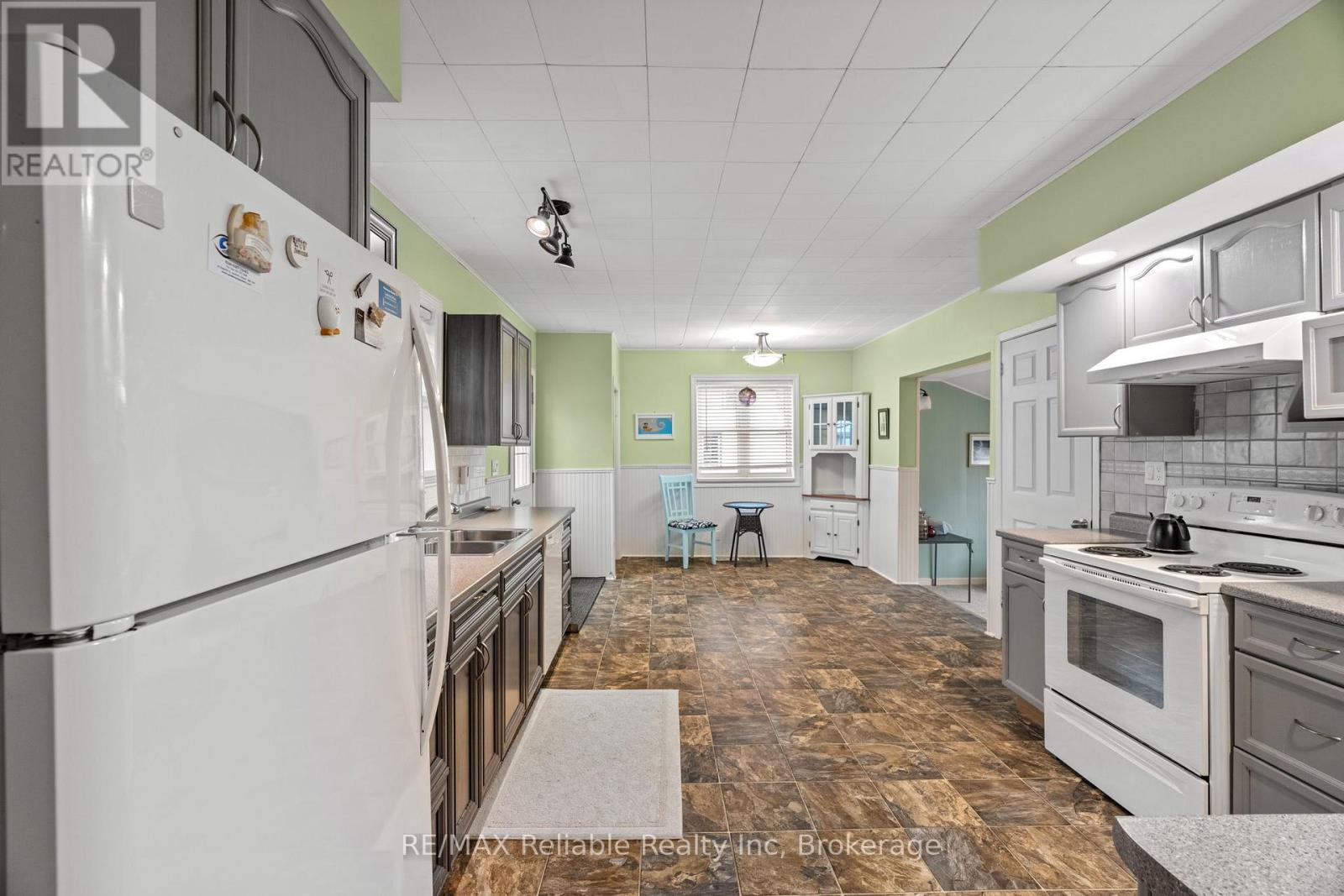 122 Victoria Street, Huron East, Ontario  N0K 1W0 - Photo 9 - X12957756