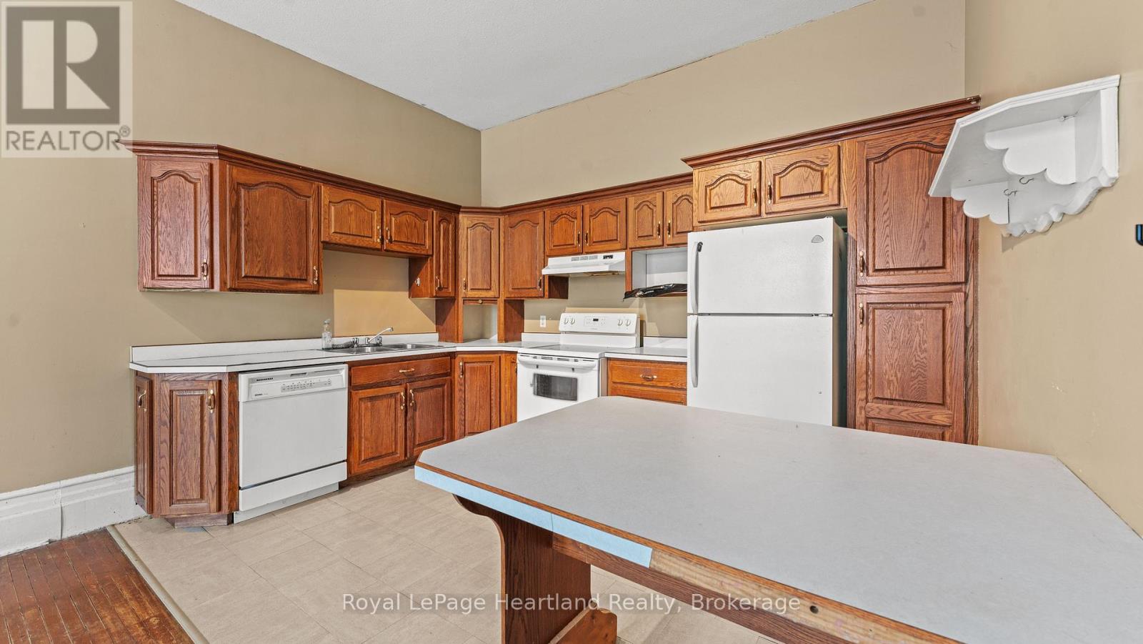 190 Albert Street, Central Huron, Ontario  N0M 1L0 - Photo 7 - X12958258