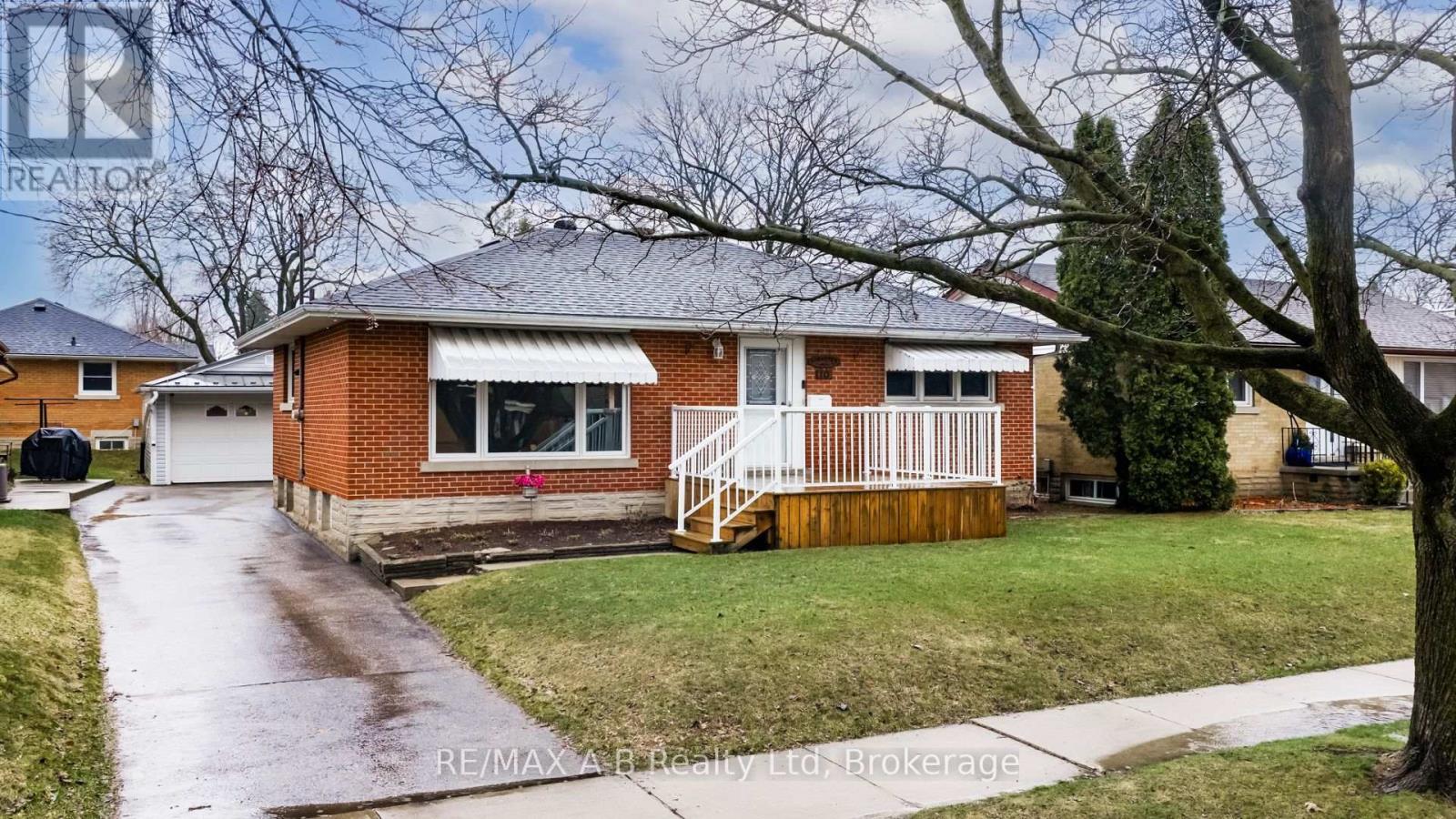 10 CLARK AVENUE, Kitchener, Ontario