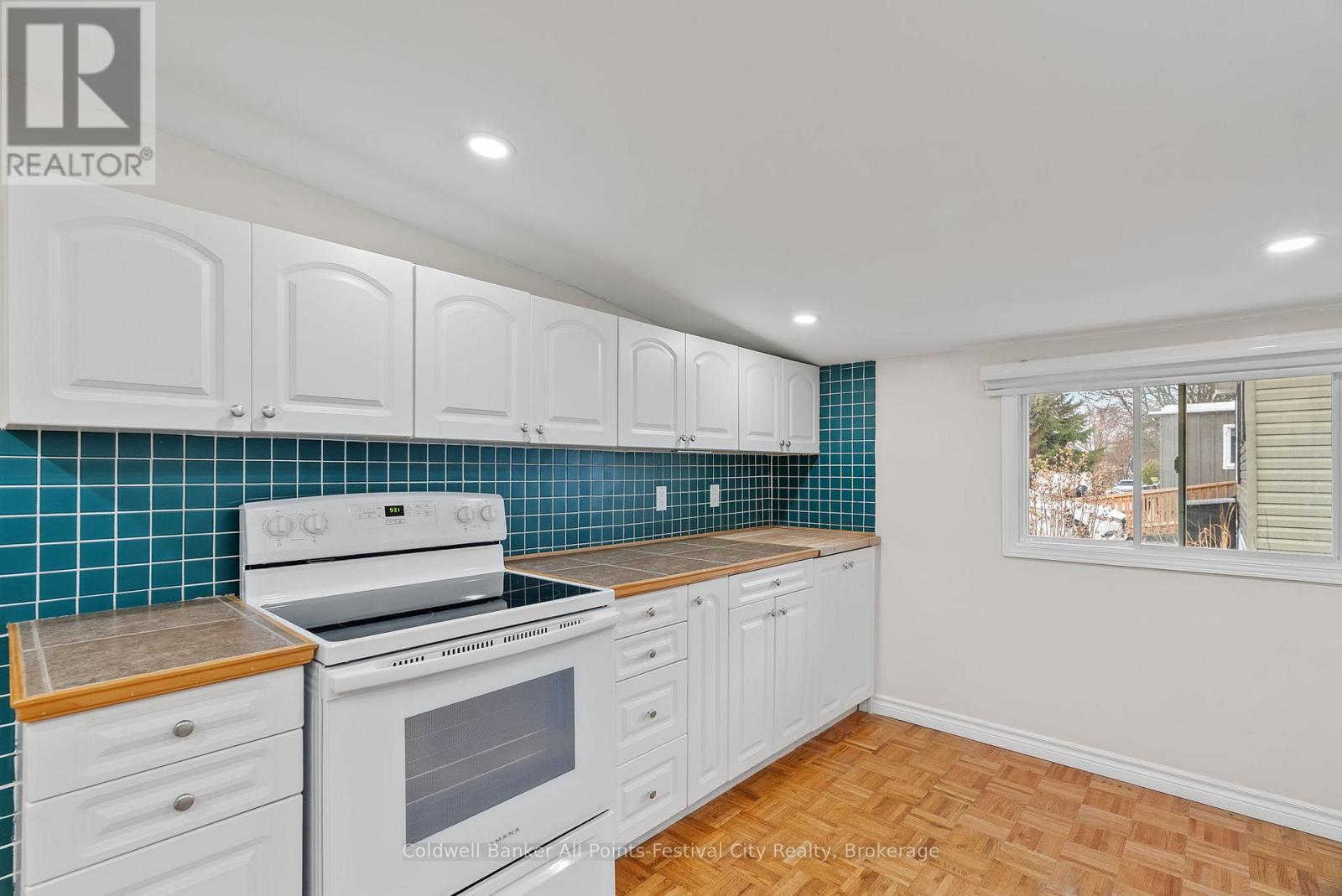 28 Sutton Drive, Ashfield-Colborne-Wawanosh, Ontario  N7A 3Y3 - Photo 6 - X12959834