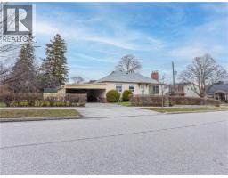 1 SNARESBROOK Drive, Toronto, Ontario