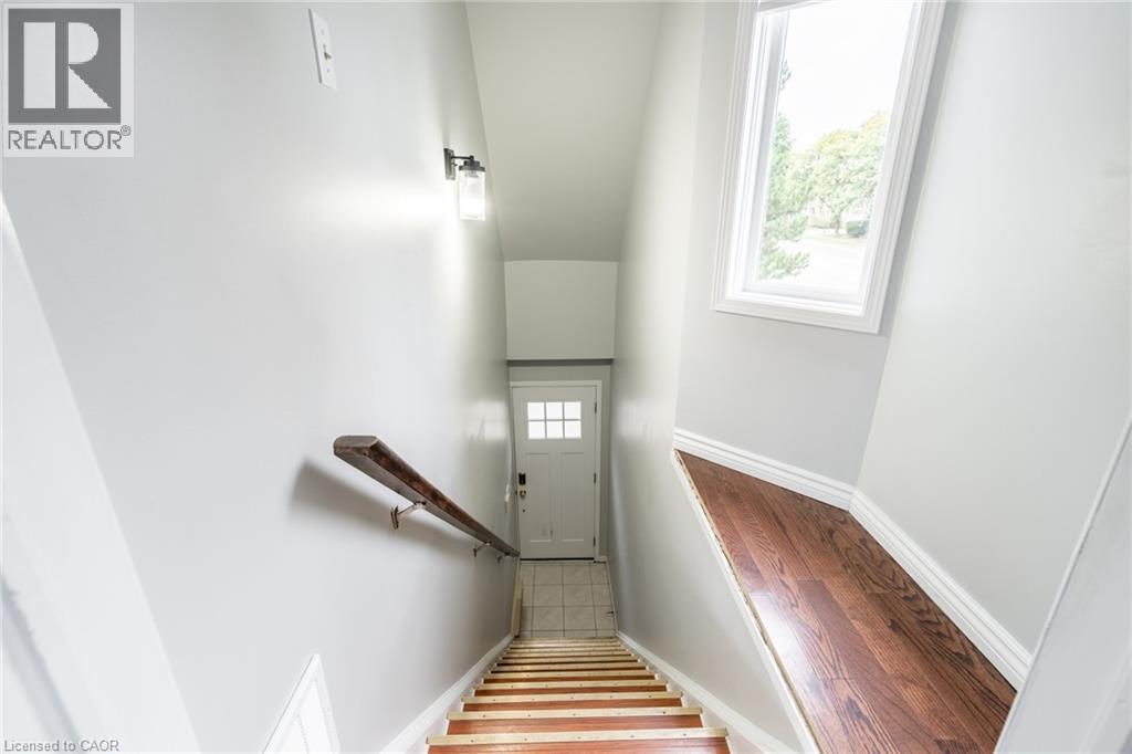 266 Limeridge Road E Unit# 1, Hamilton, Ontario  L9A 2S7 - Photo 3 - 40817833