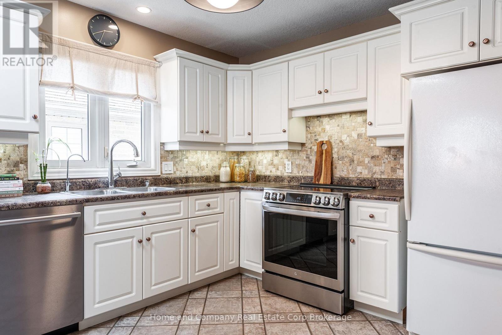 82 Gregory Crescent, Stratford, Ontario  N5A 8A6 - Photo 10 - X12960228