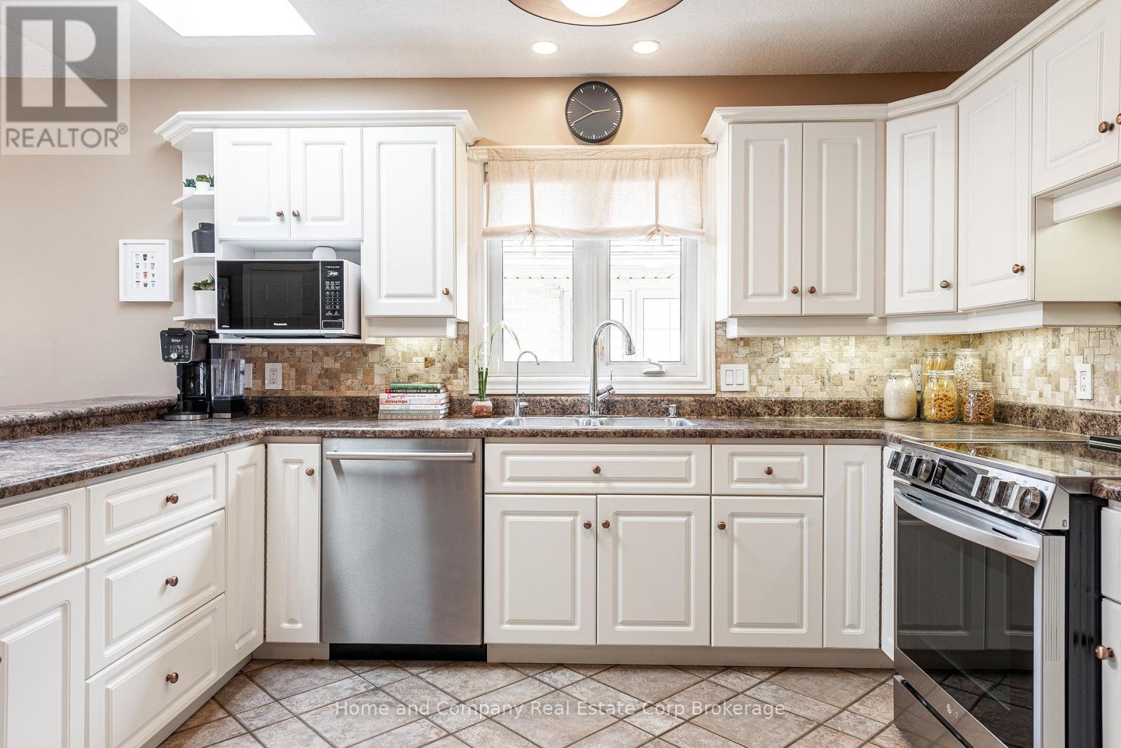 82 Gregory Crescent, Stratford, Ontario  N5A 8A6 - Photo 11 - X12960228