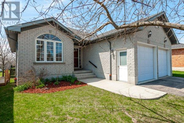 82 Gregory Crescent, Stratford, Ontario  N5A 8A6 - Photo 3 - X12960228