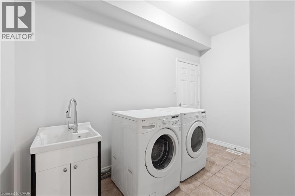 441 Stonehenge Drive Unit# 33, Ancaster, Ontario  L9K 0B1 - Photo 14 - 40817653