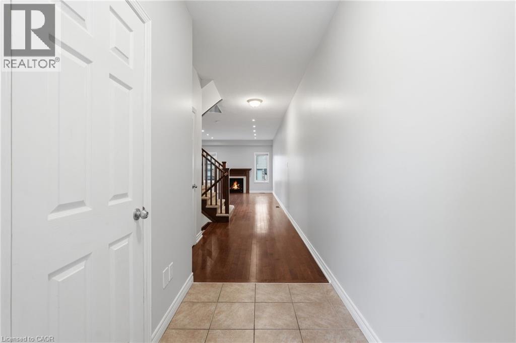 441 Stonehenge Drive Unit# 33, Ancaster, Ontario  L9K 0B1 - Photo 6 - 40817653