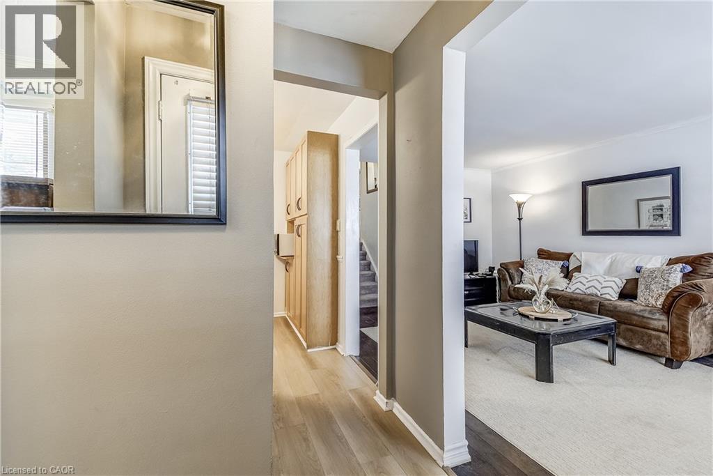 2145 Sandringham Drive, Burlington, Ontario  L7P 1T8 - Photo 4 - 40816443