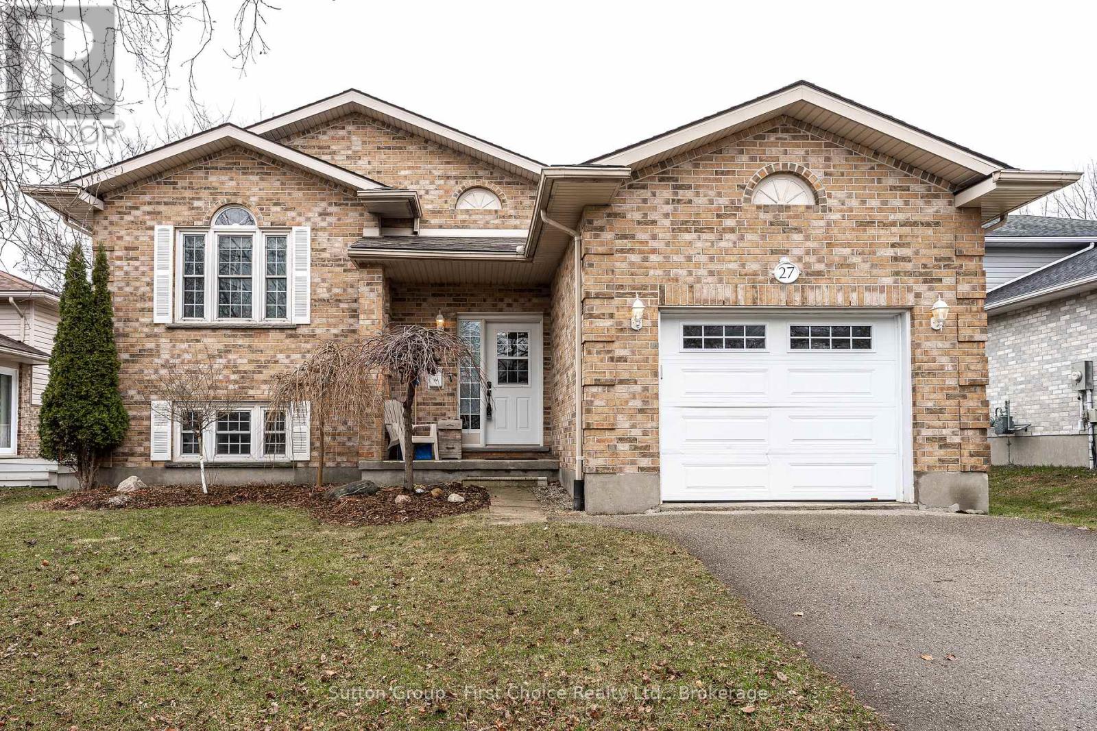 27 MCQUEEN COURT, Stratford, Ontario