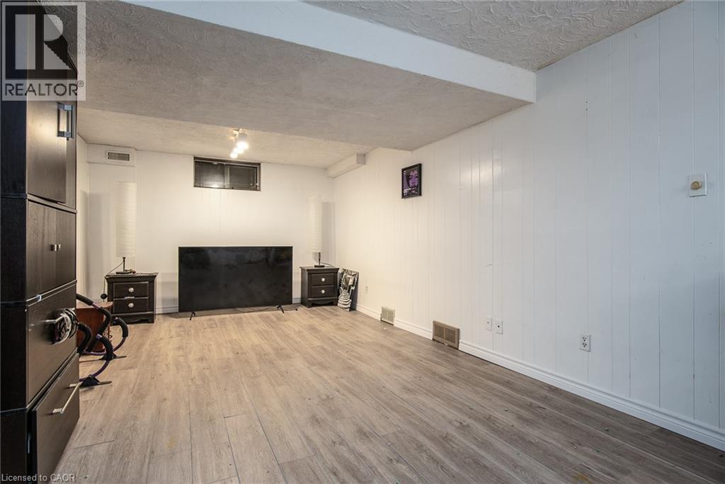 135 Vintage Crescent, Kitchener, Ontario  N2P 1L1 - Photo 38 - 40818140