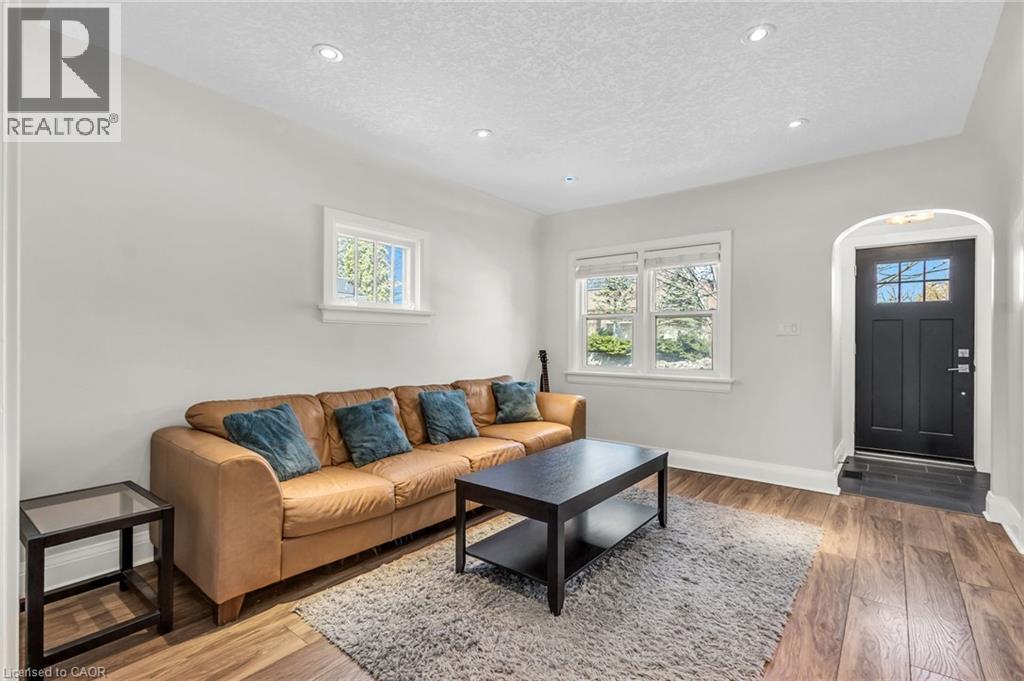 9 Dunbar Road S, Waterloo, Ontario  N2L 2C9 - Photo 6 - 40817524