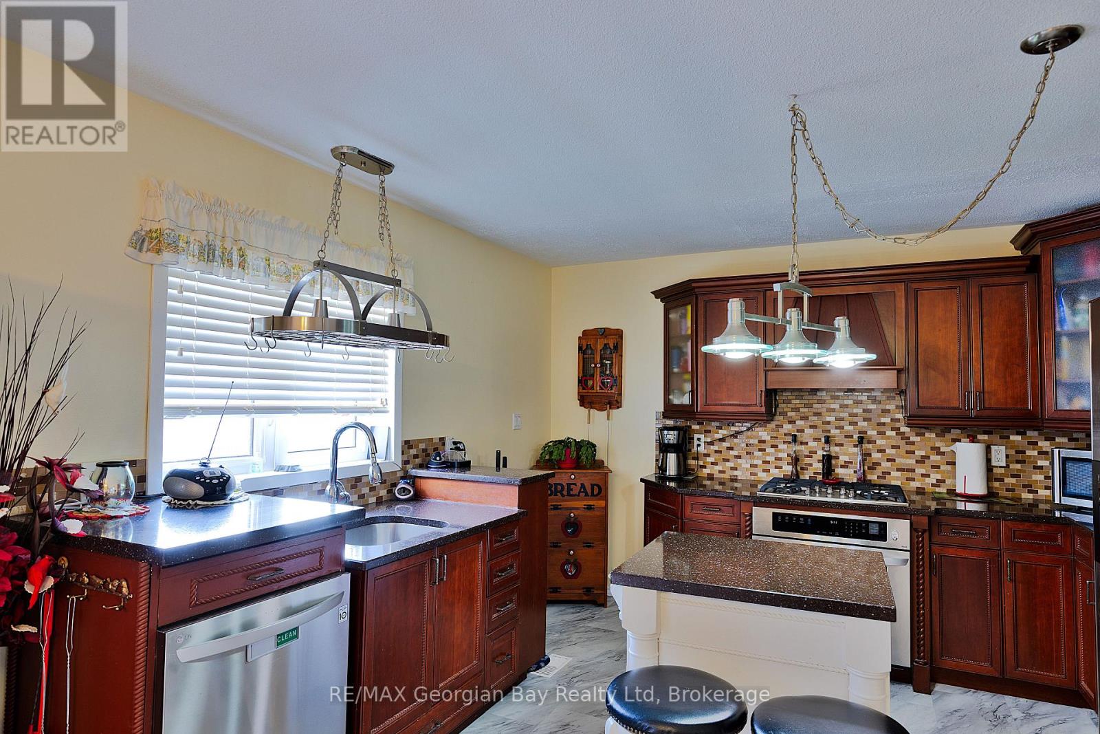 739 Simcoe Avenue, Tay, Ontario  L0K 1R0 - Photo 10 - S12964370