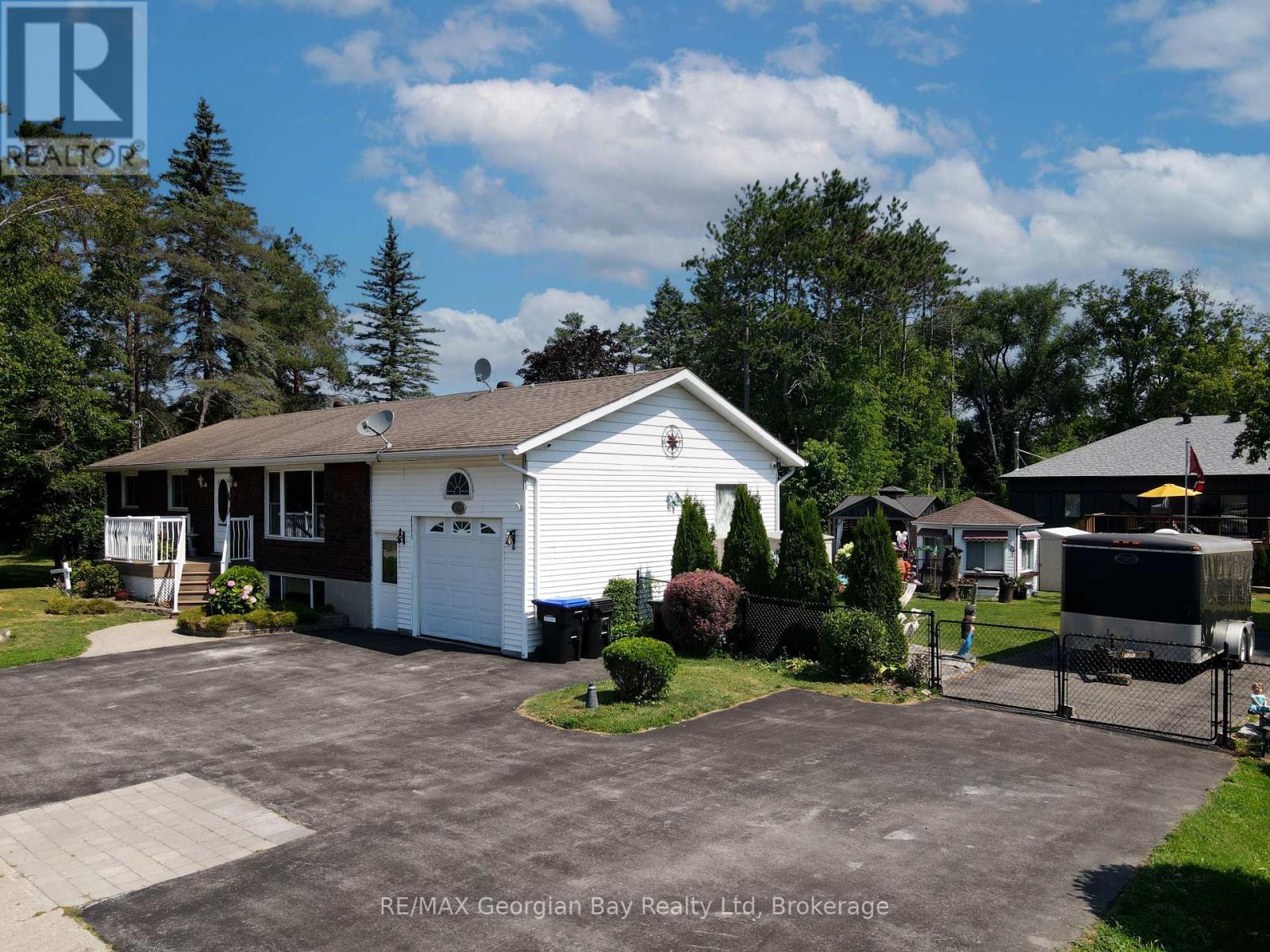 739 Simcoe Avenue, Tay, Ontario  L0K 1R0 - Photo 2 - S12964370