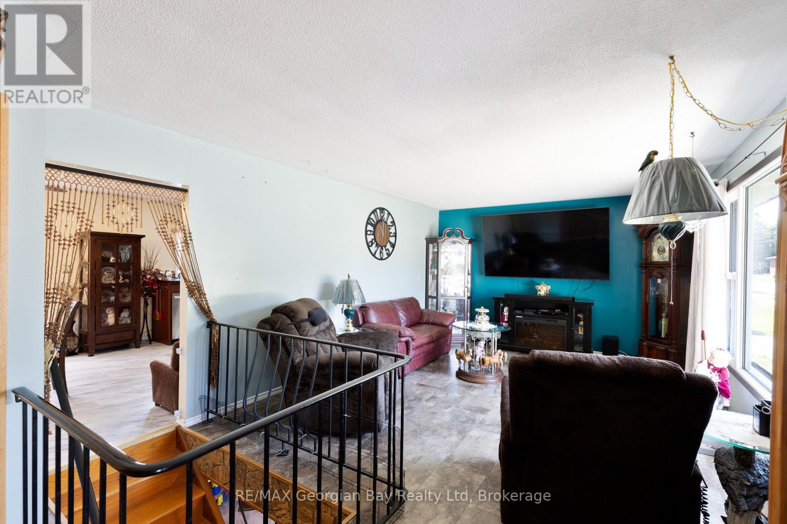 739 Simcoe Avenue, Tay, Ontario  L0K 1R0 - Photo 4 - S12964370