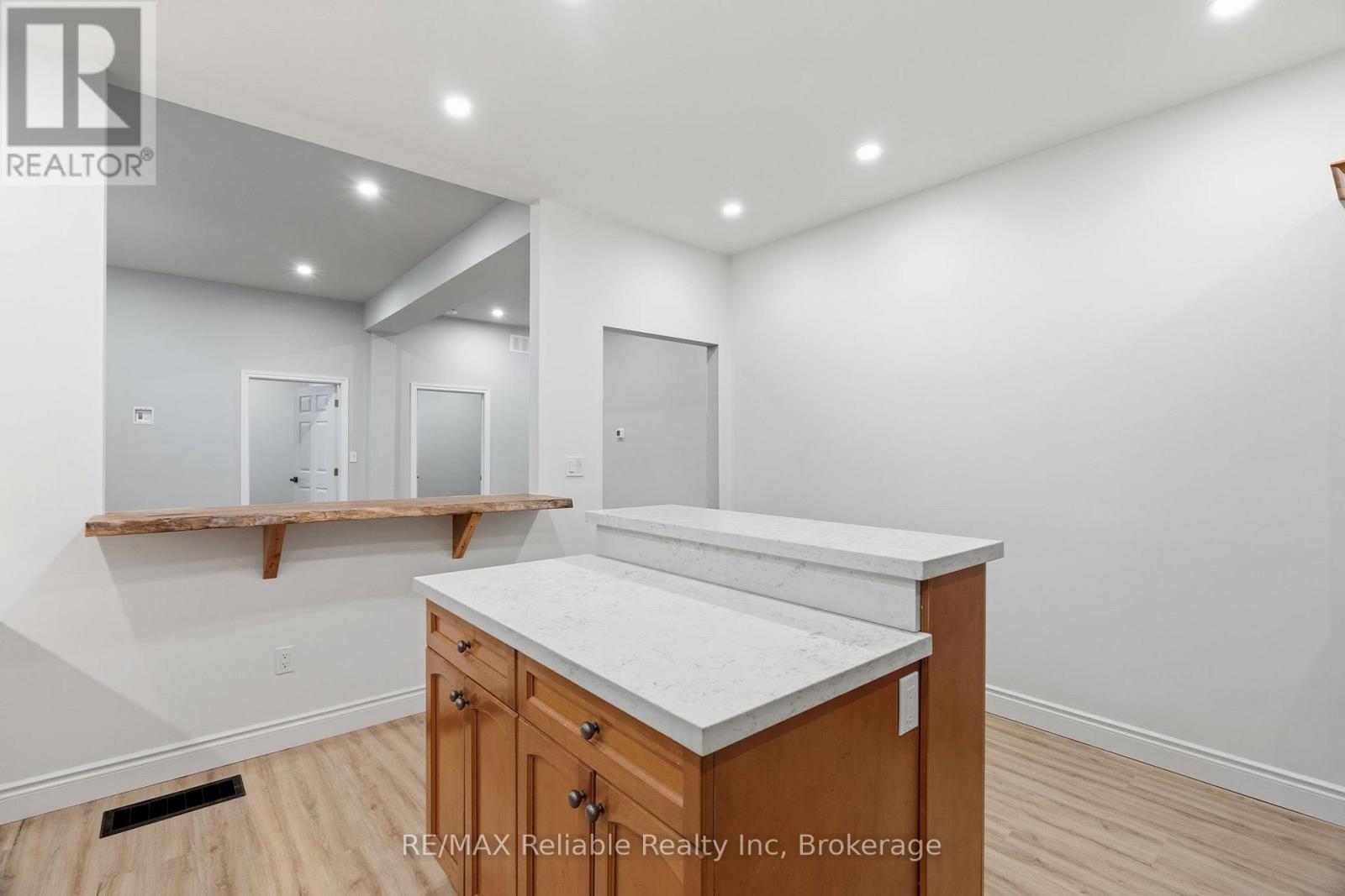 271 Main Street, Central Huron, Ontario  N0M 2H0 - Photo 16 - X12964392