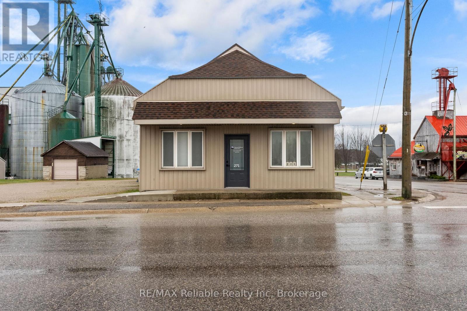 271 Main Street, Central Huron, Ontario  N0M 2H0 - Photo 2 - X12964392