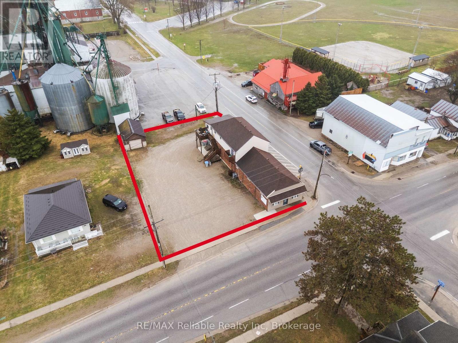 271 Main Street, Central Huron, Ontario  N0M 2H0 - Photo 3 - X12964392