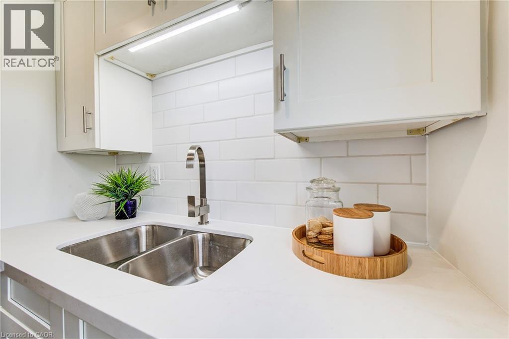 35 Breckenridge Drive Unit# 64, Kitchener, Ontario  N2B 3H5 - Photo 5 - 40818474